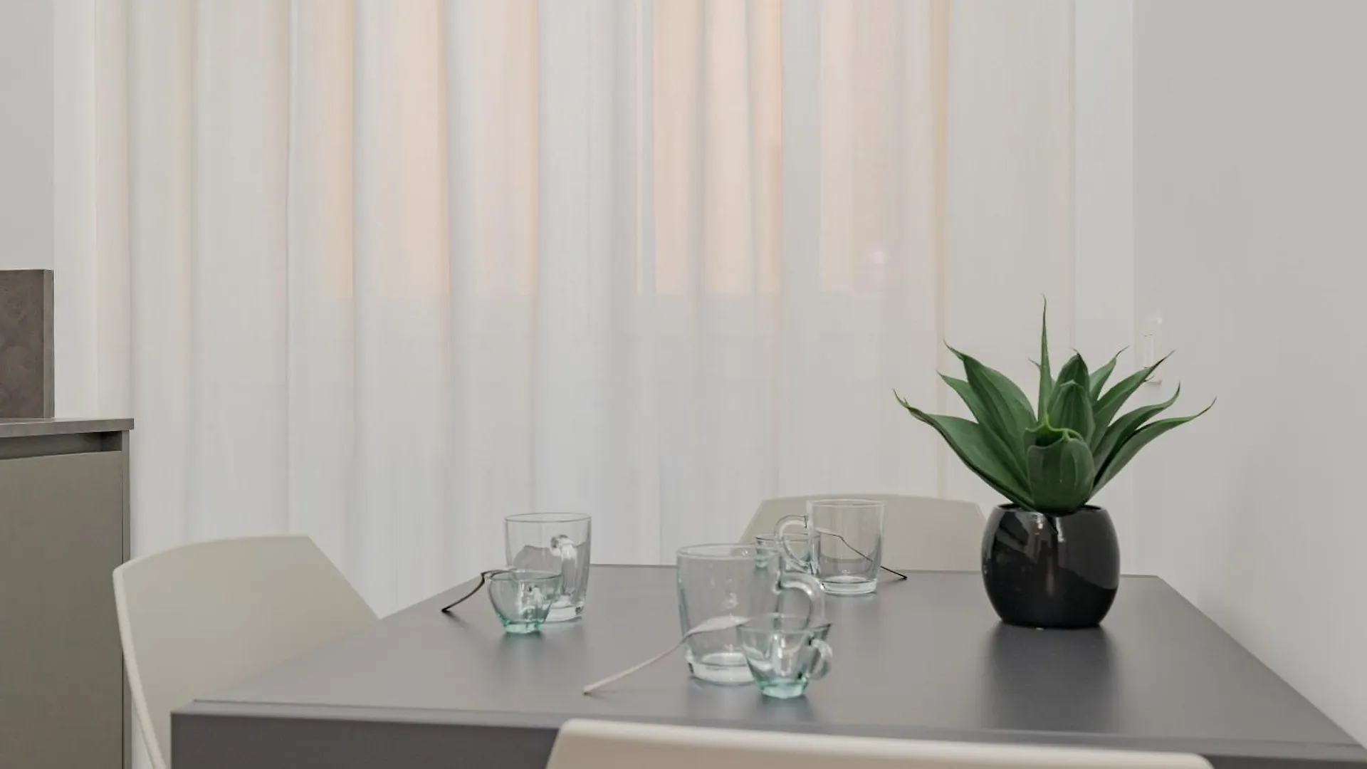 Apartment 3Co4 - Duomo - Chic - Central - Milan Italy